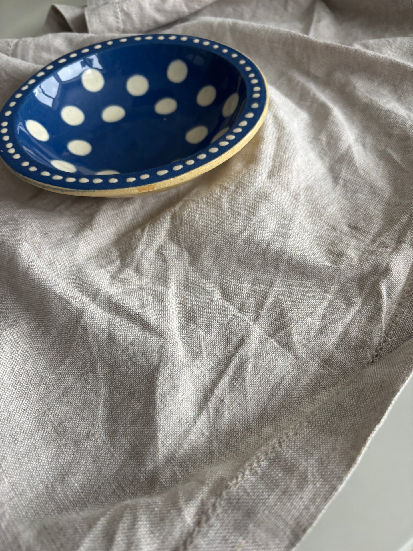 Prikket keramik platte