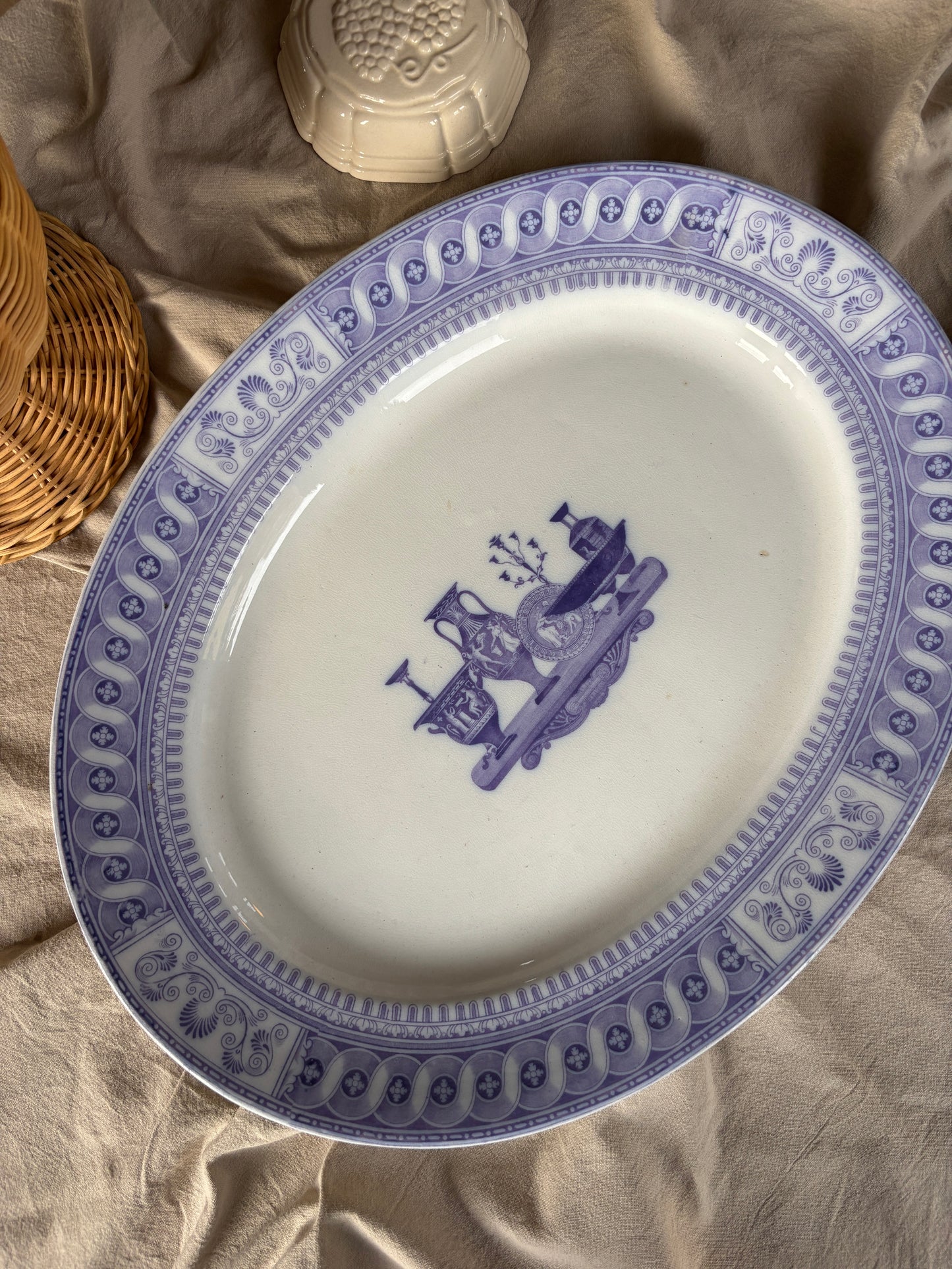 Stort vintage fad med lilla motiv