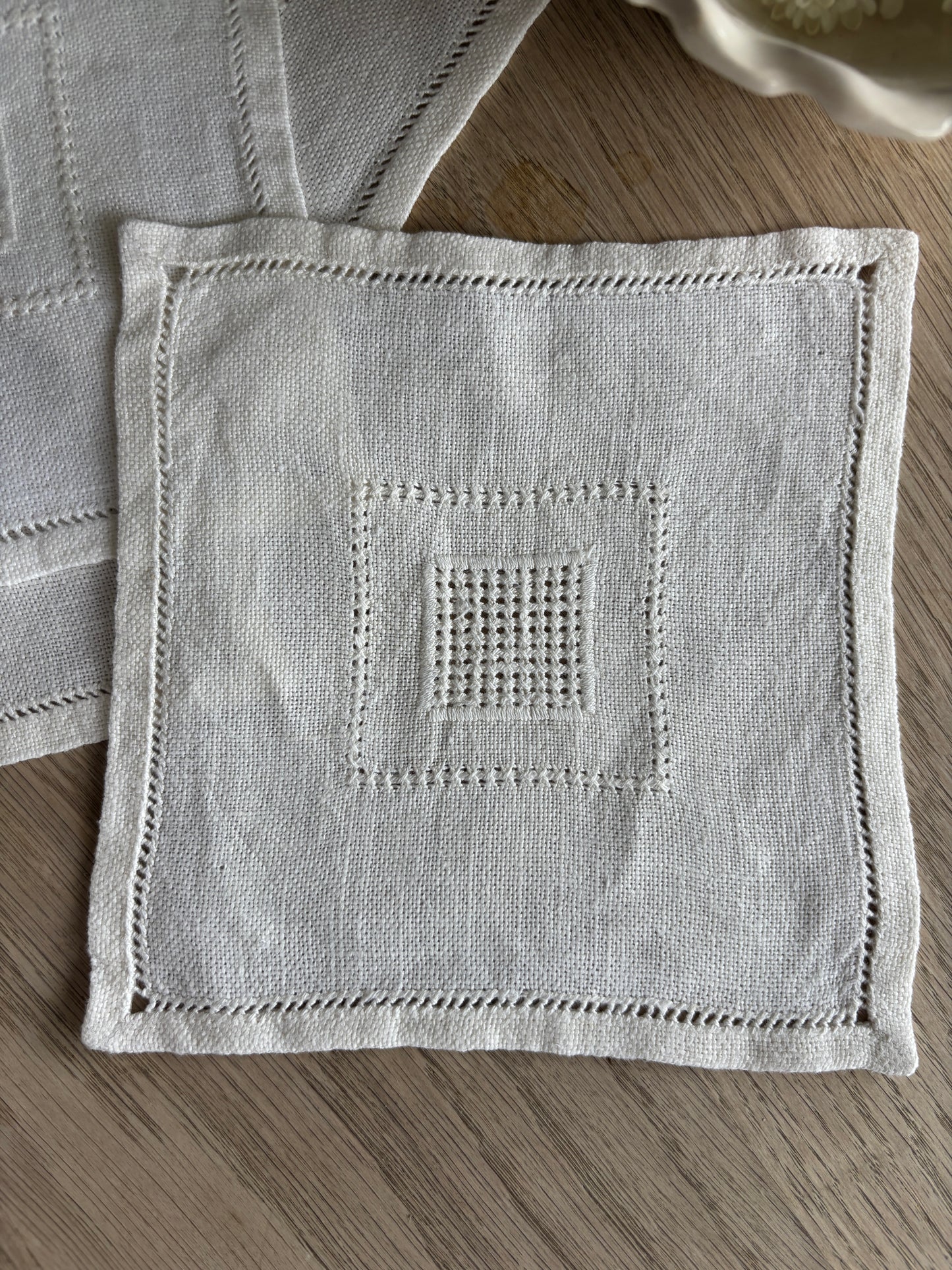Broderet mellemlags servietter