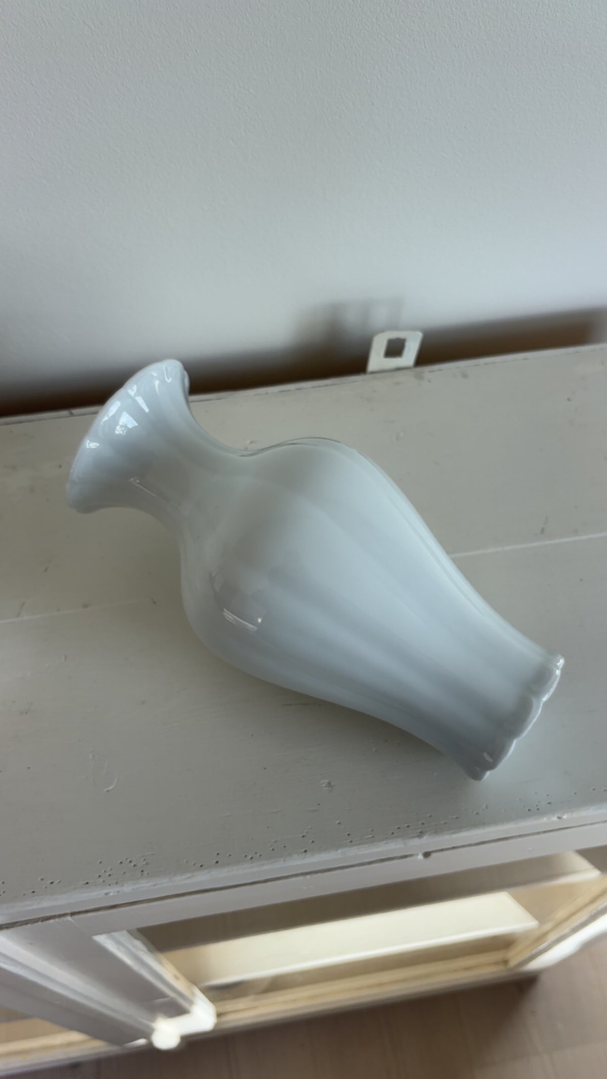 Enkelt hvid vase