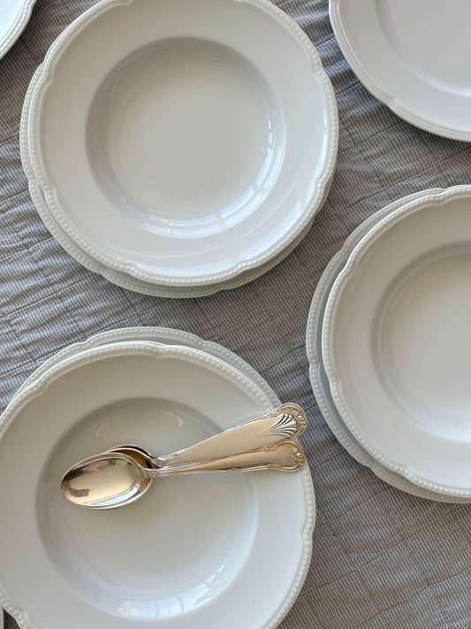 Dyb tallerken med perlekant