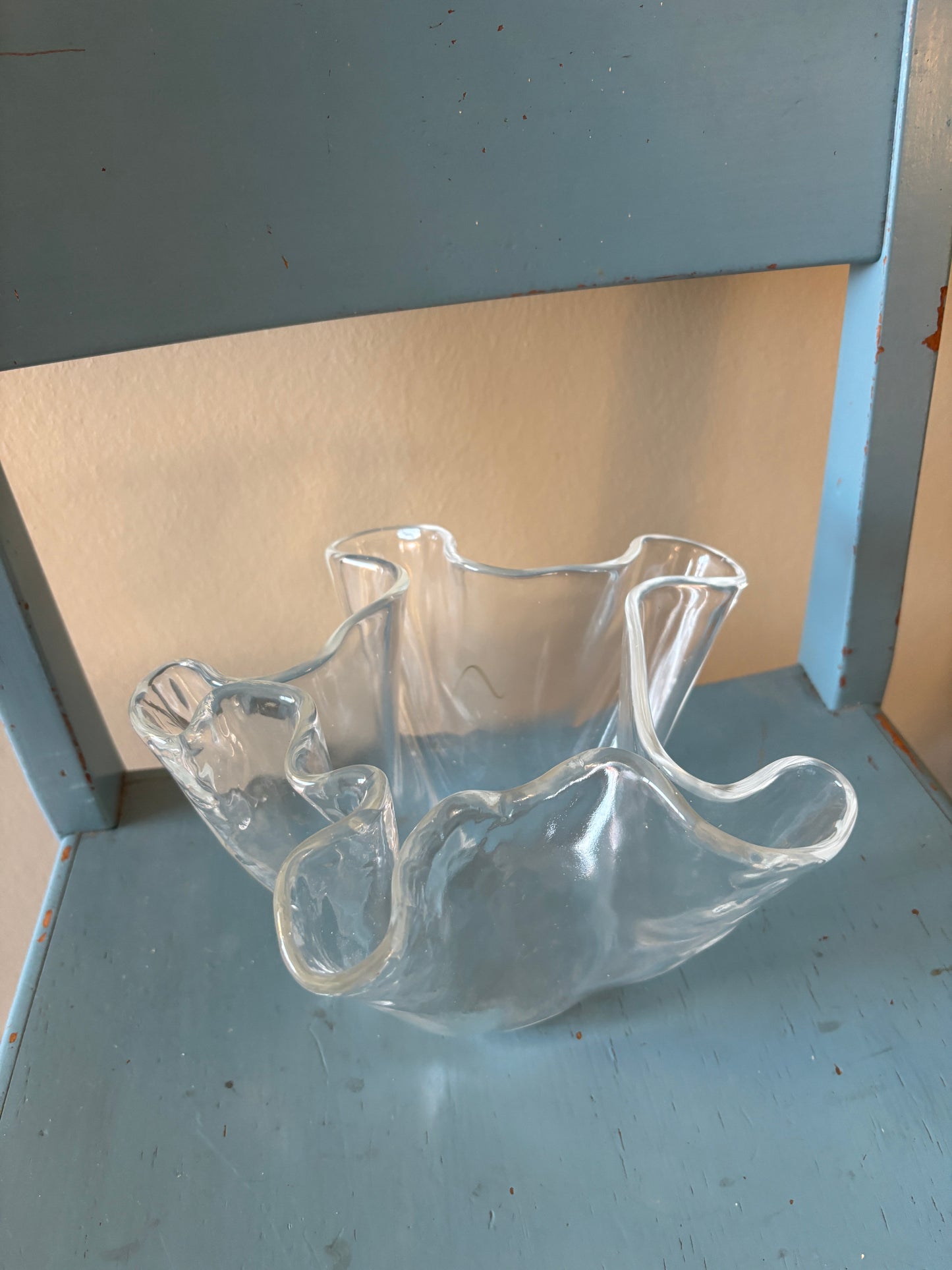 Smuk vase i tyk glas