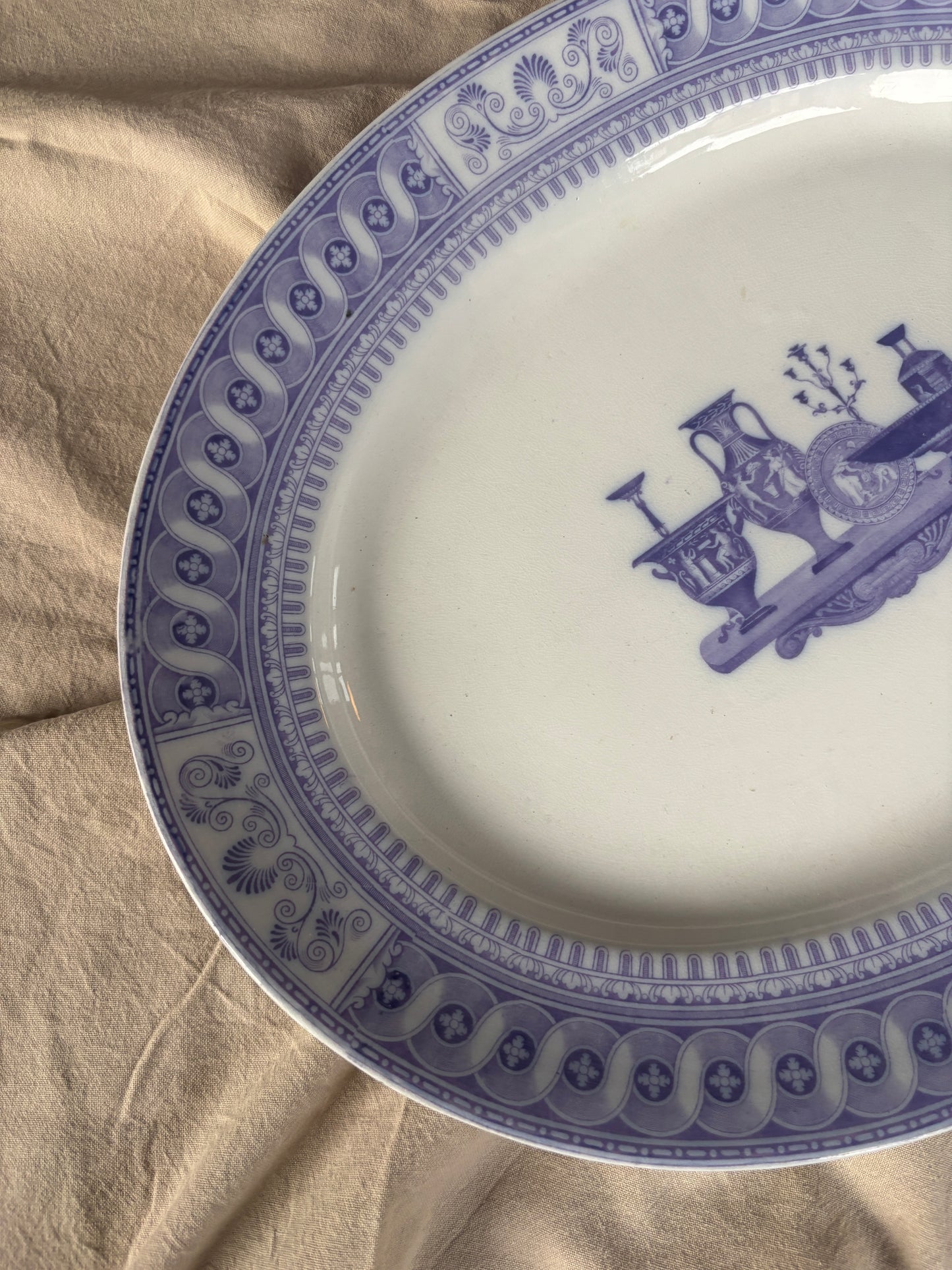 Stort vintage fad med lilla motiv