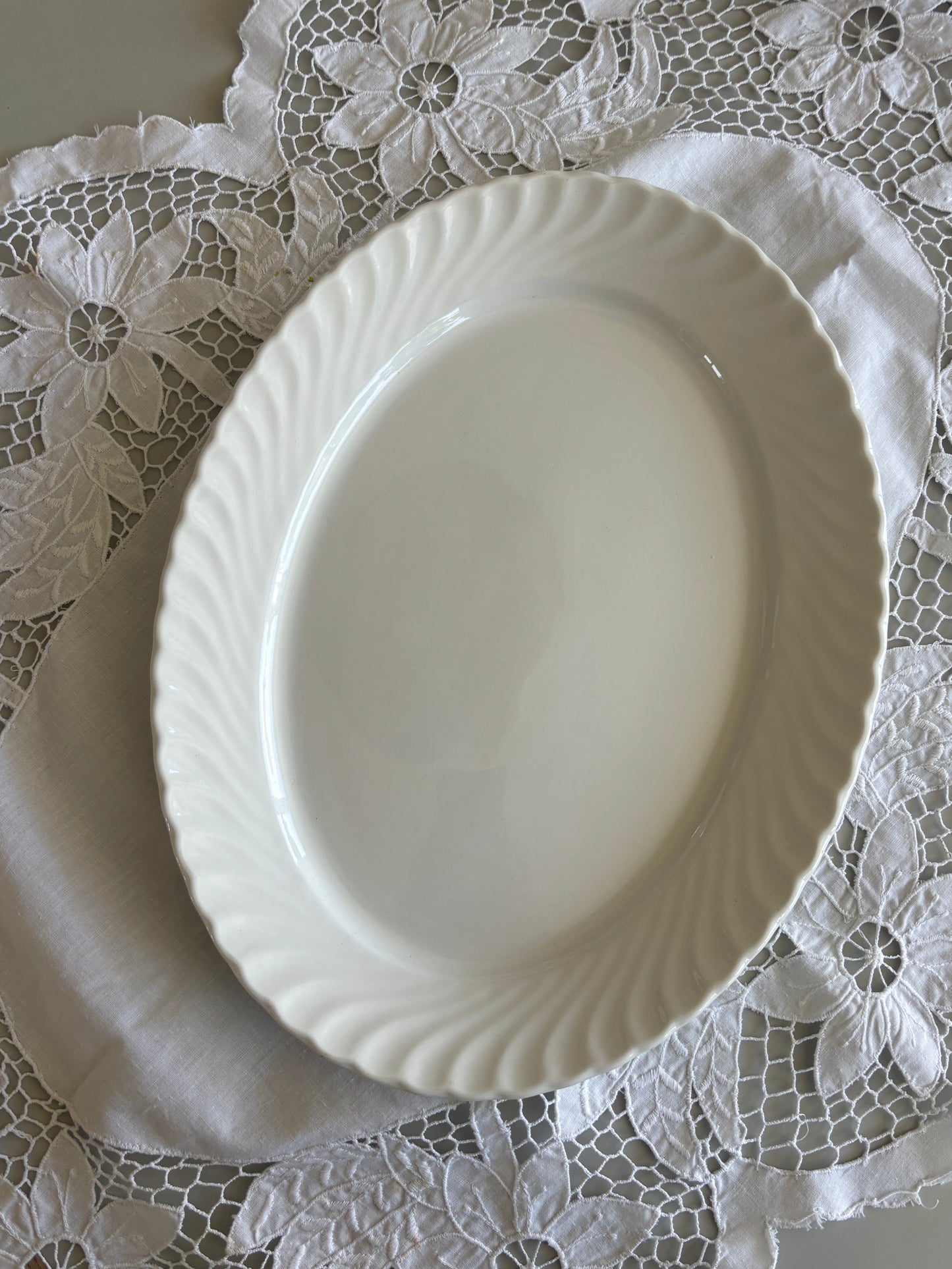 Italiensk fad med swirl kant