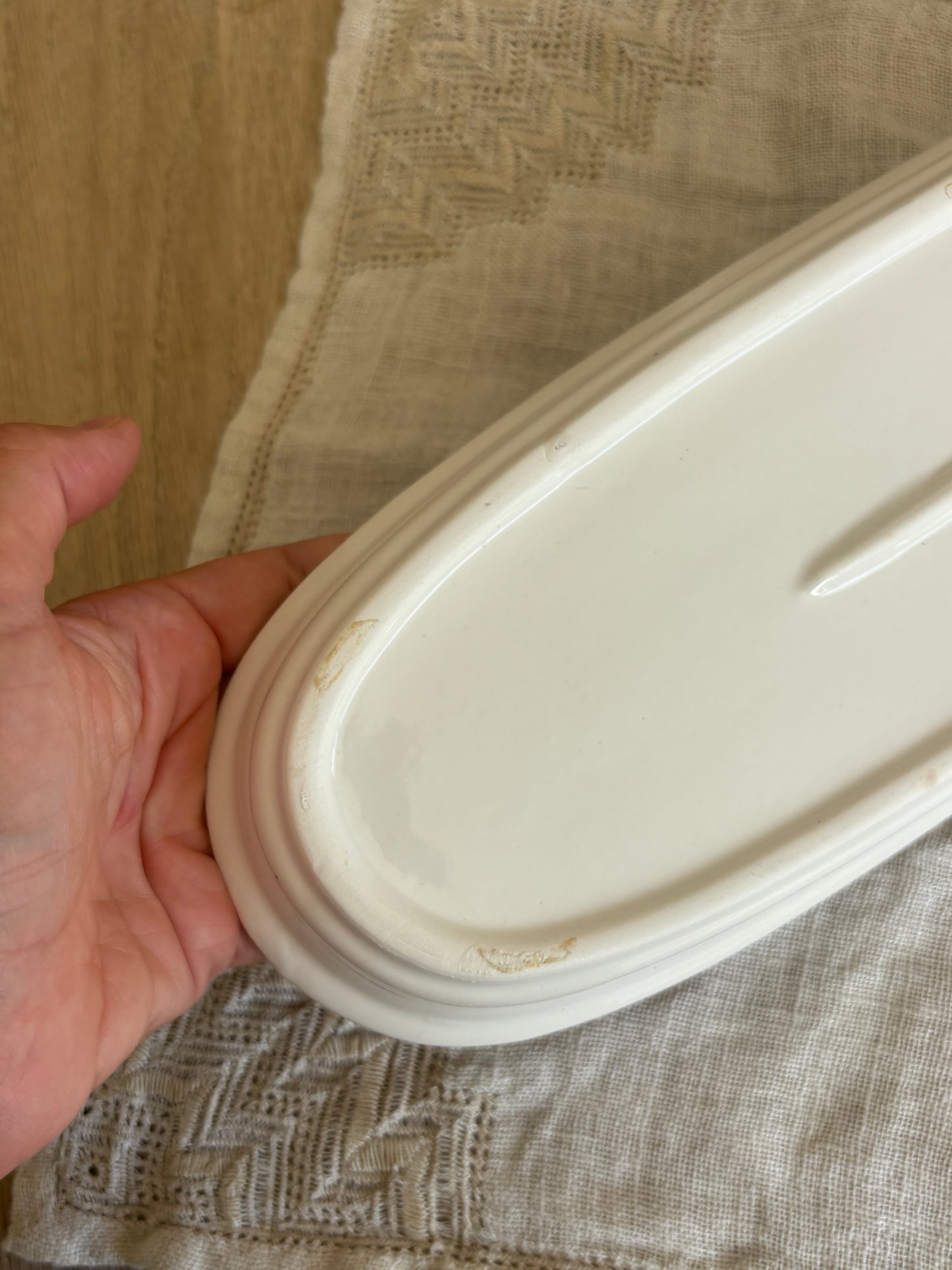 Aflang skål med fineste kant