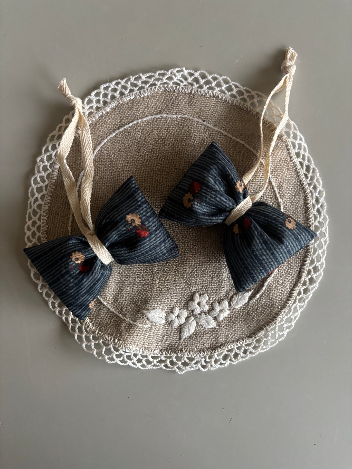 Lille håndlavet sløjfe