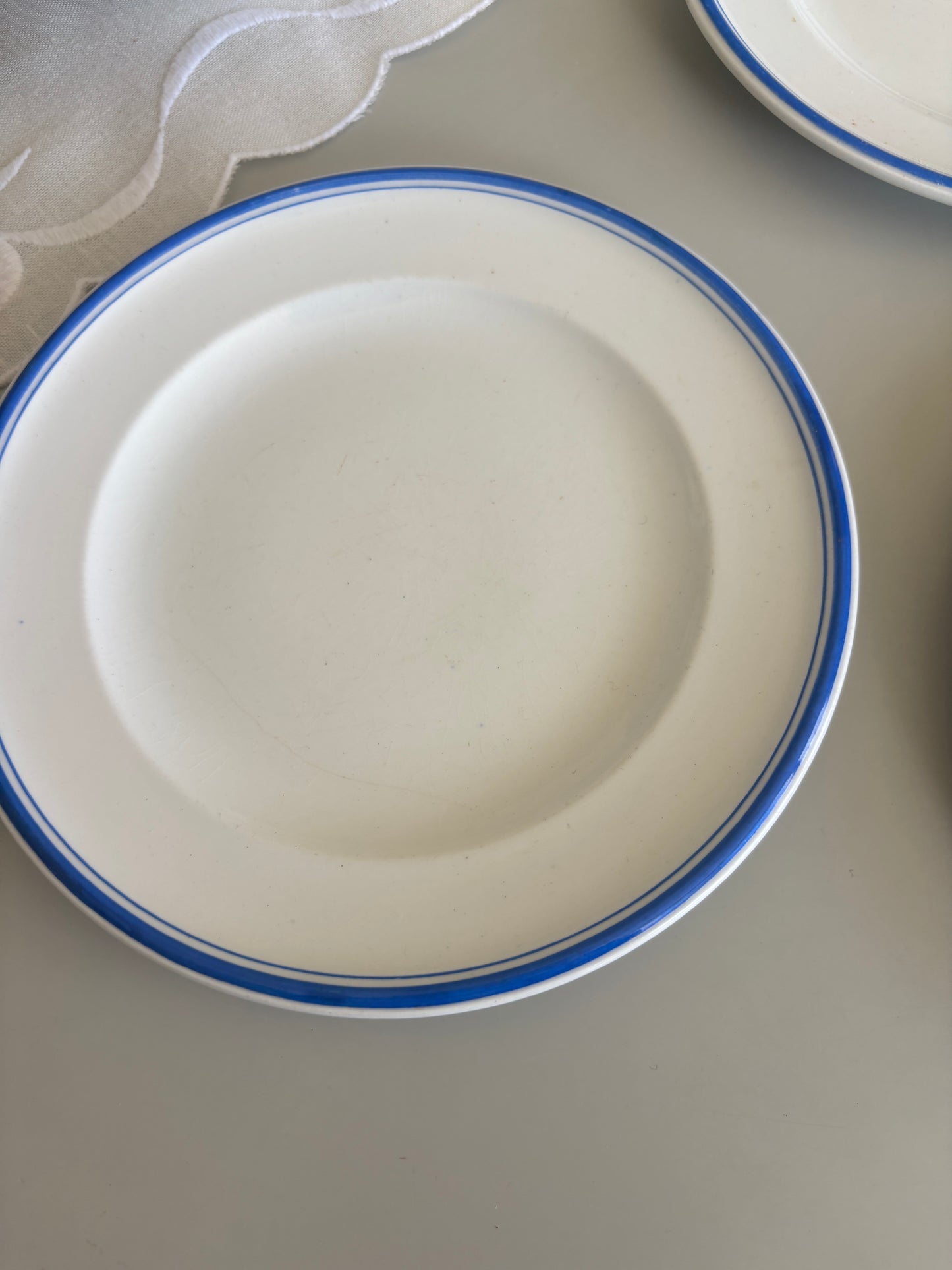 Frokost tallerkner med blå kant
