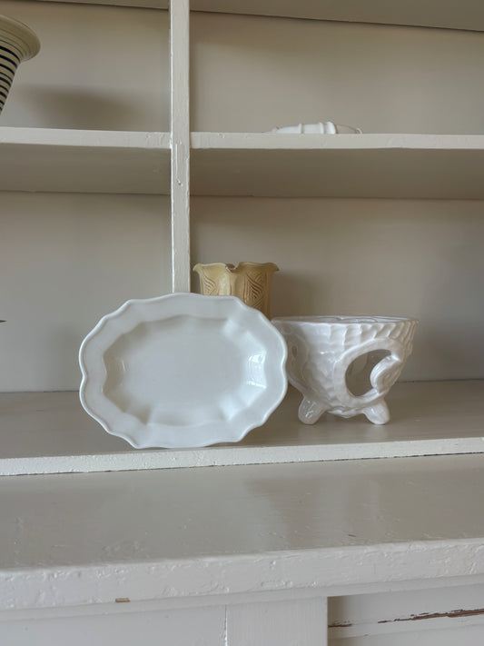 Smukt lille fad, hvid porcelæn