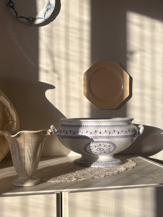 Smuk gammel terrin, lilla