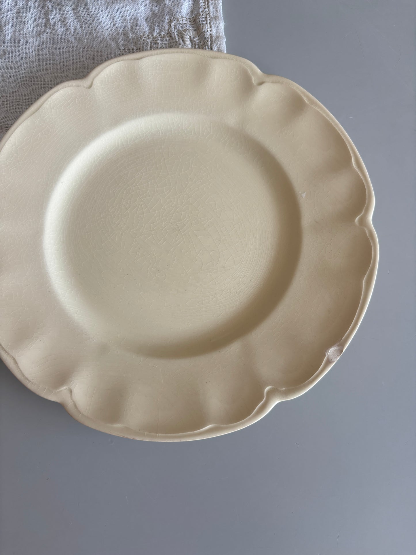 Cremefarvet platte