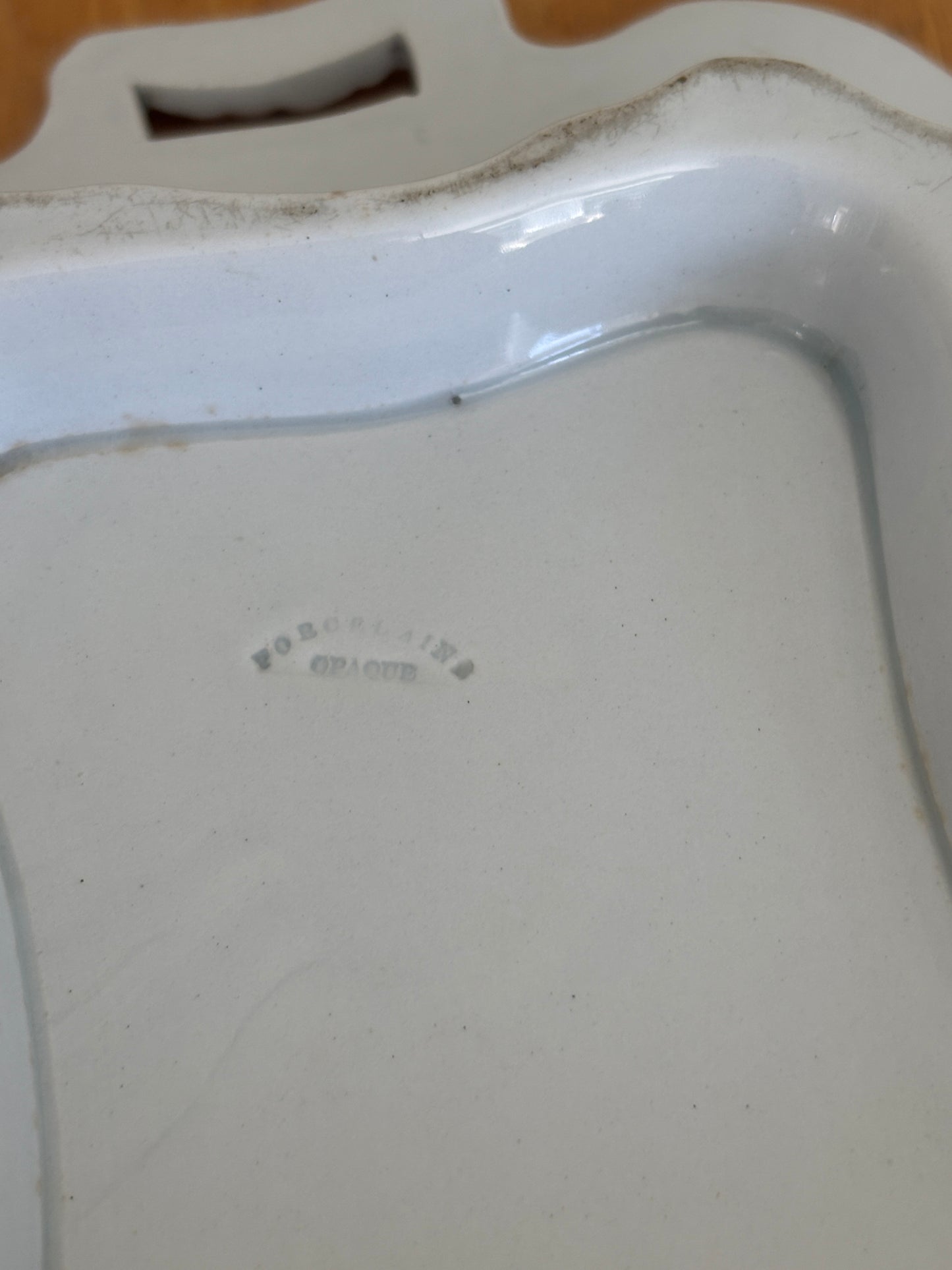 Smuk terrin med fine detaljer