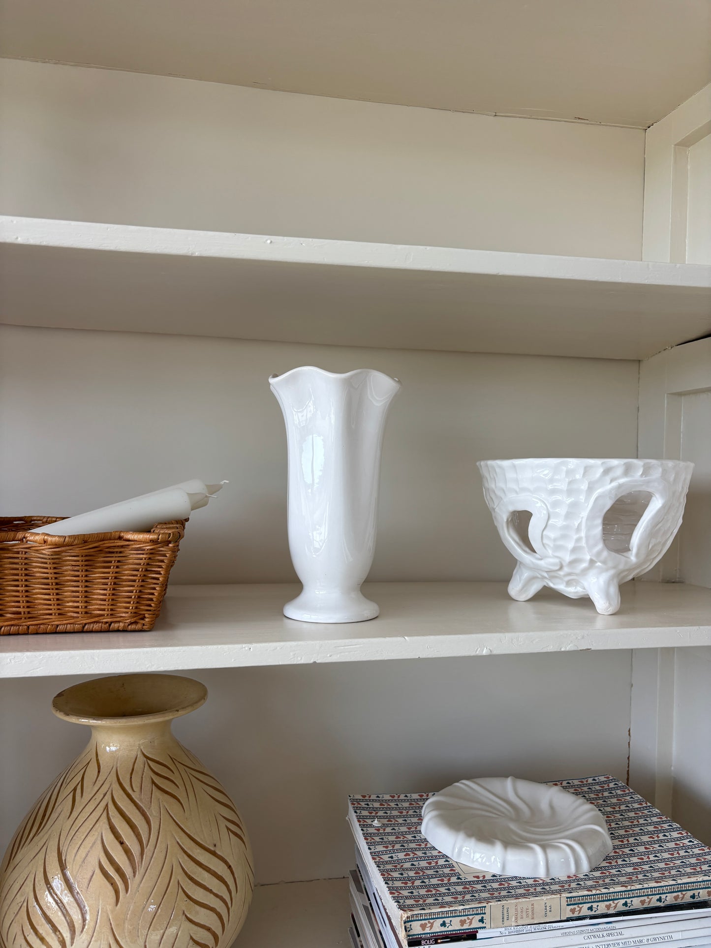 Fin hvid porcelæn vase