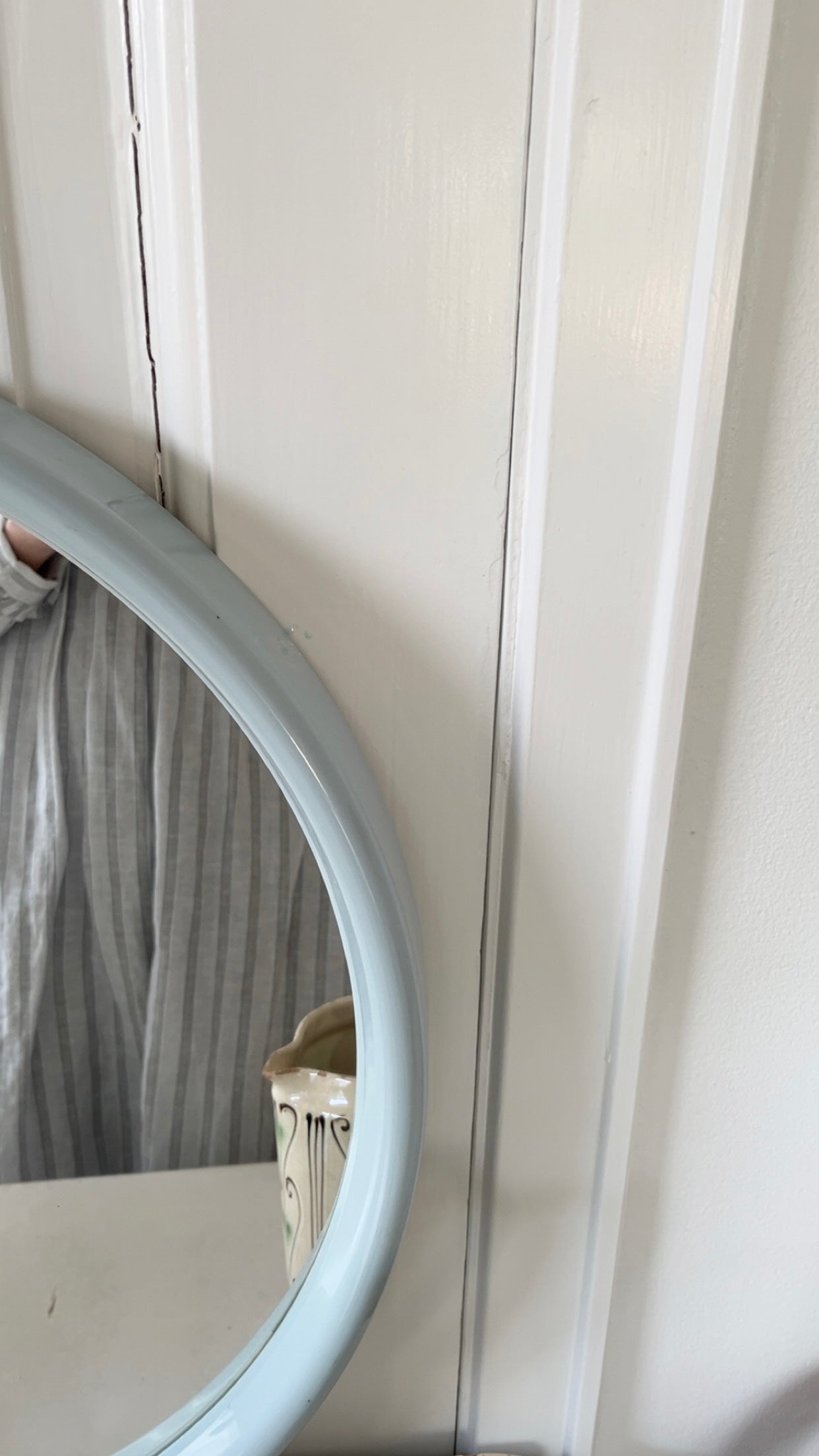 Rundt spejl, lyseblå plast