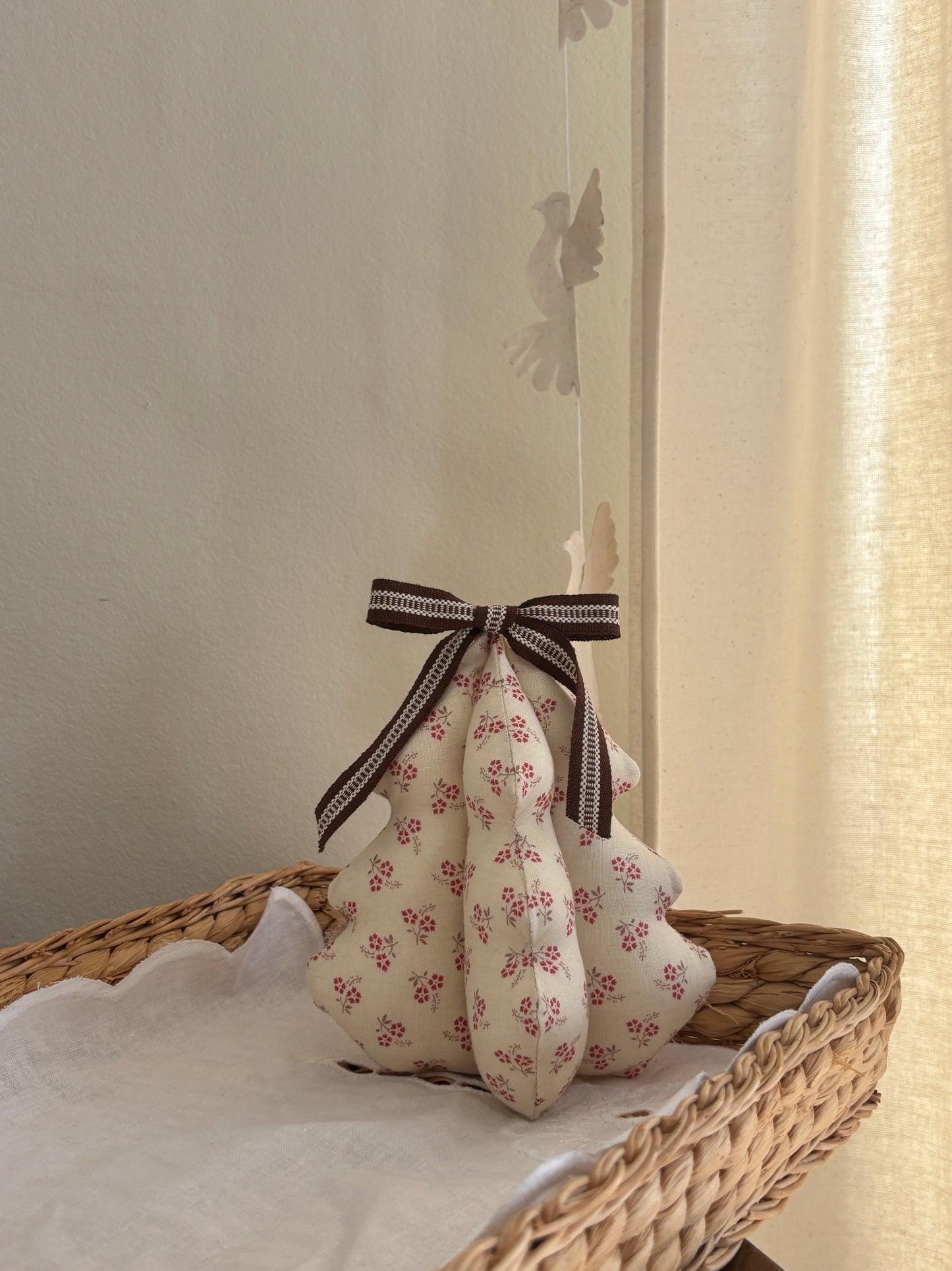 Håndlavet juletræ med sløjfe