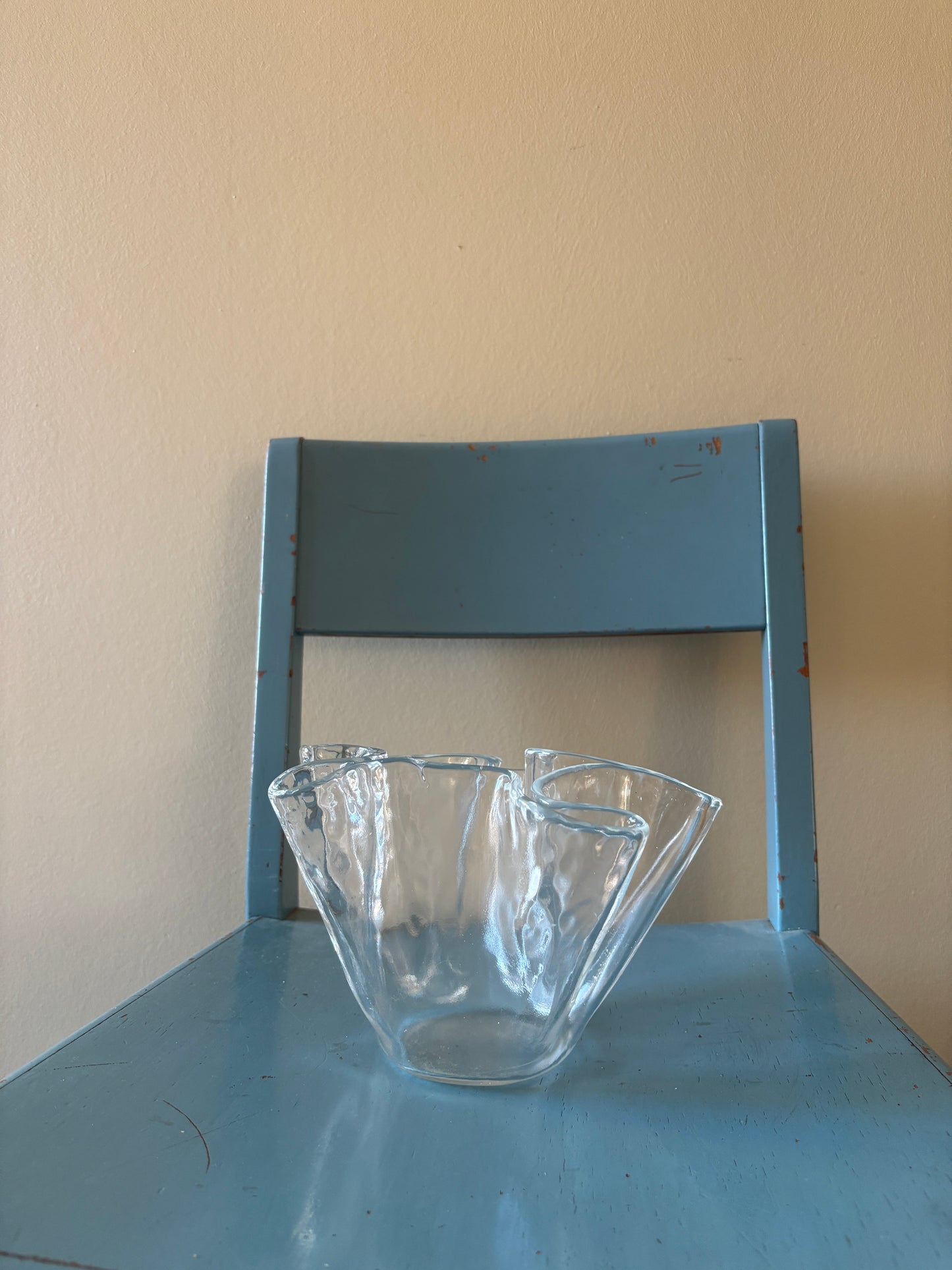 Smuk vase i tyk glas