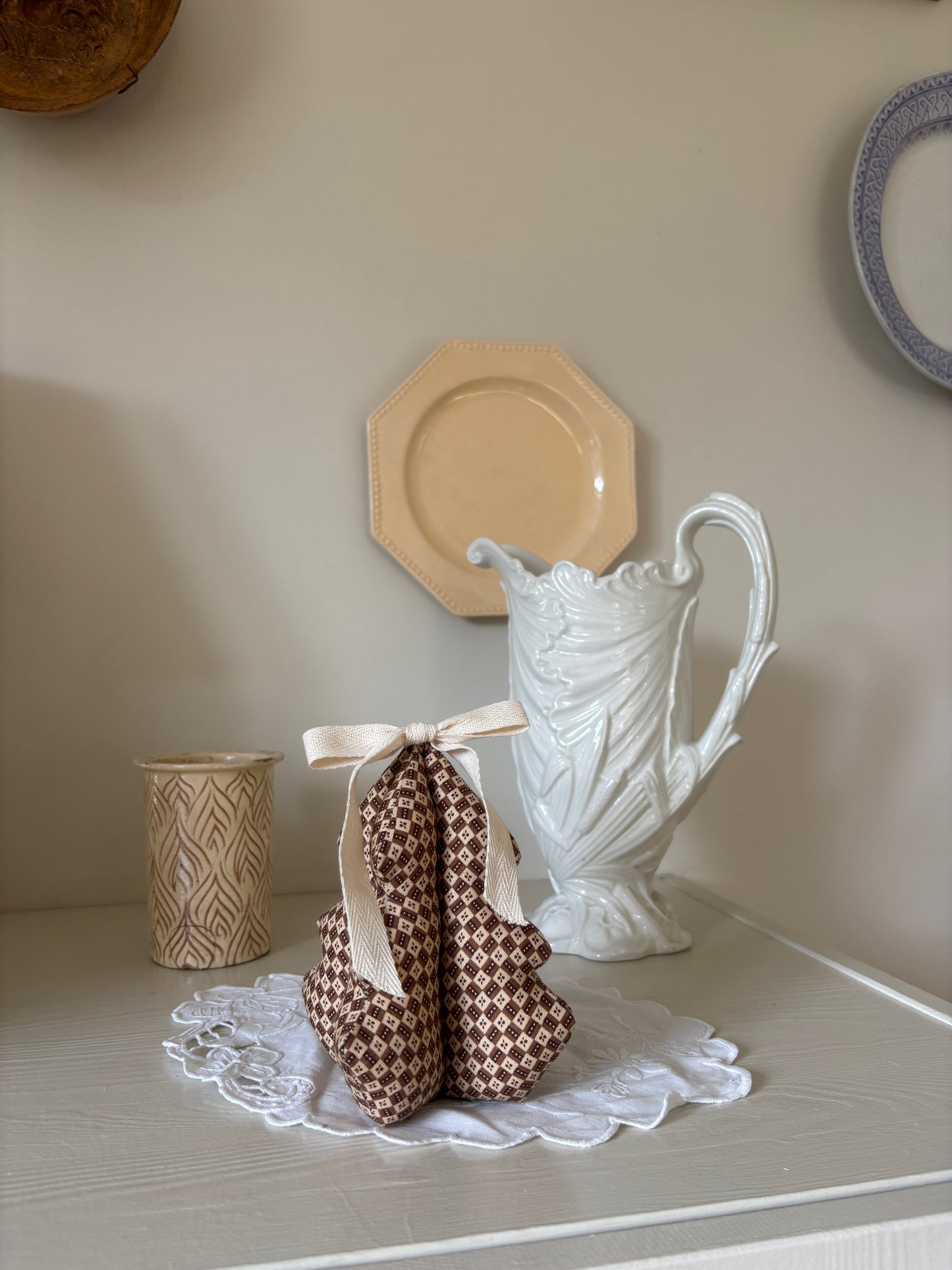 Håndlavet juletræ med sløjfe