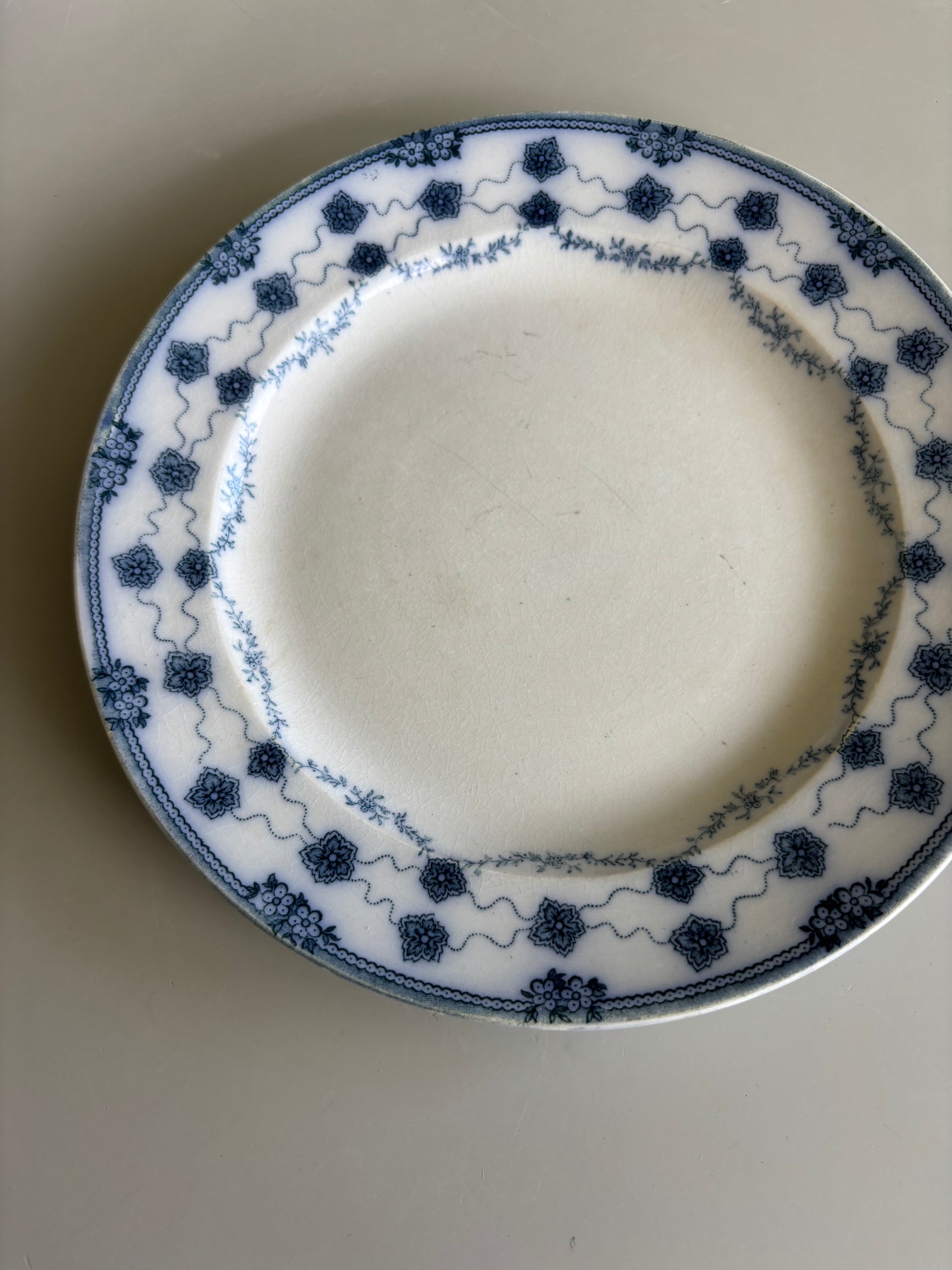 Plette med blå motiv