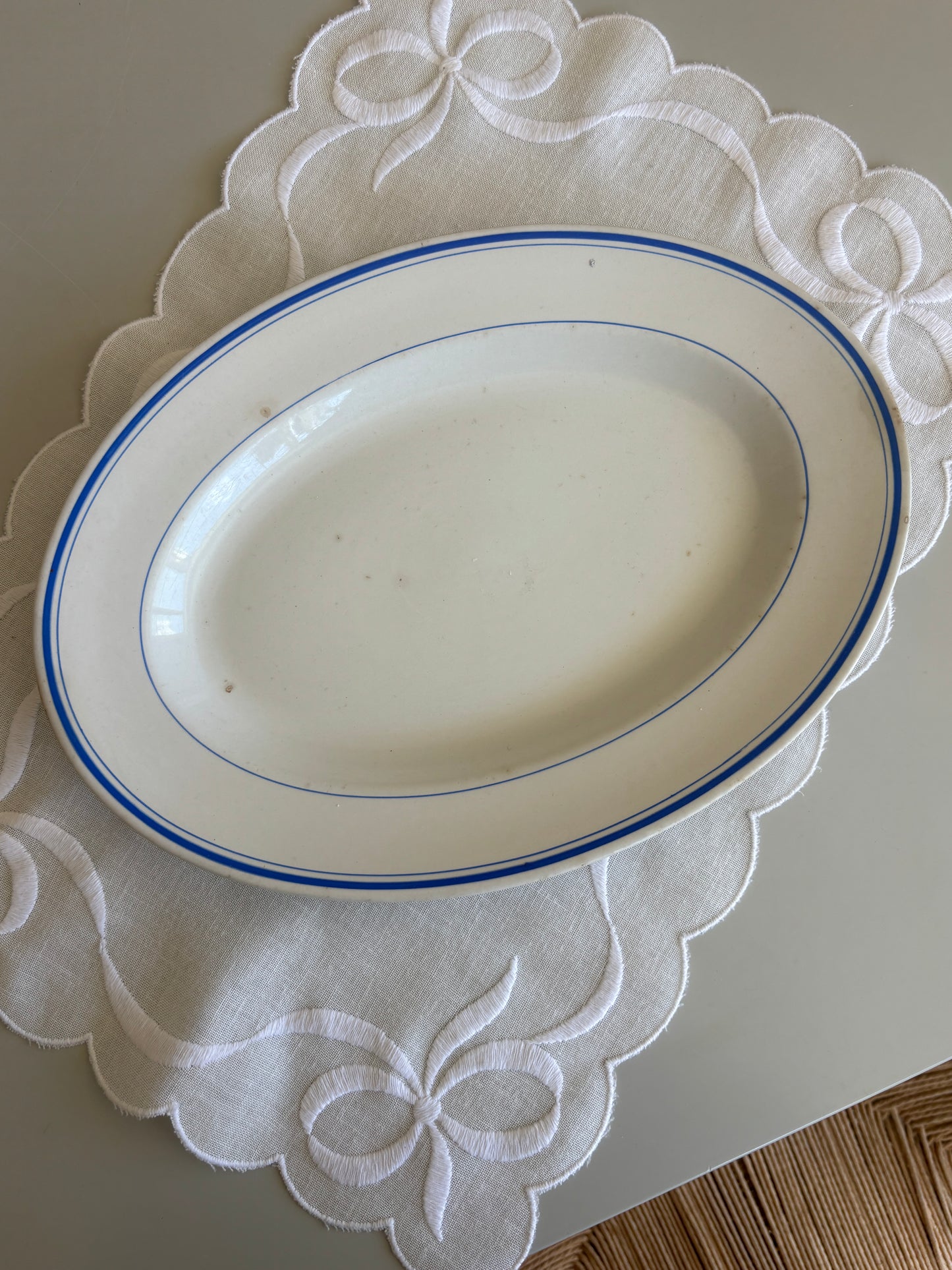 Alumina fad med blå kant