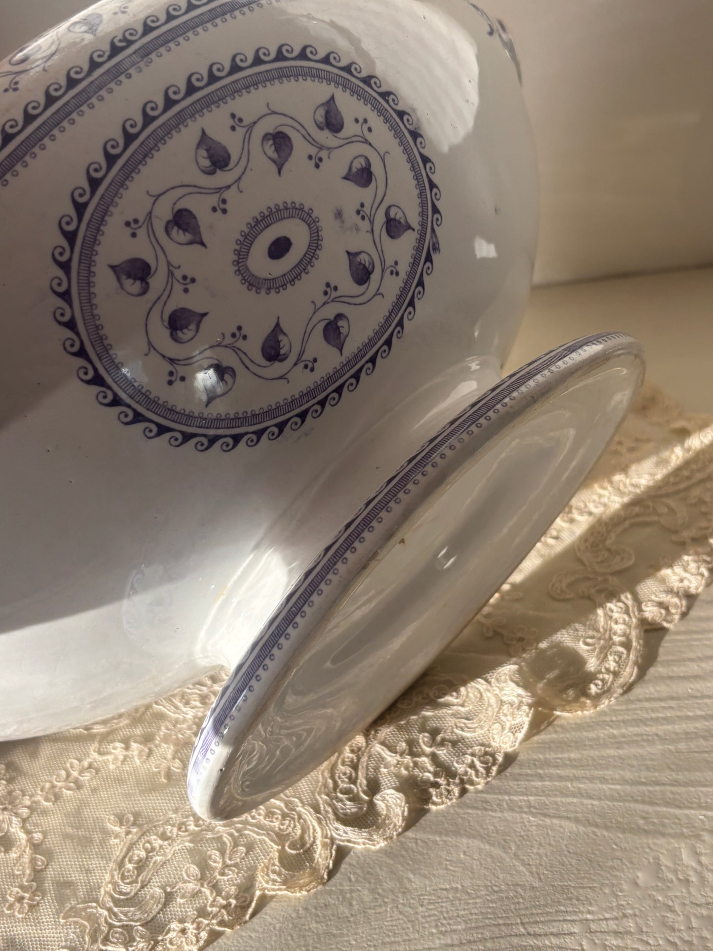 Smuk gammel terrin, lilla