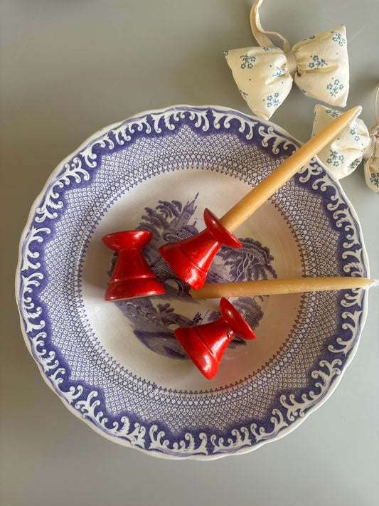 Røde træ lysestager til kertelys