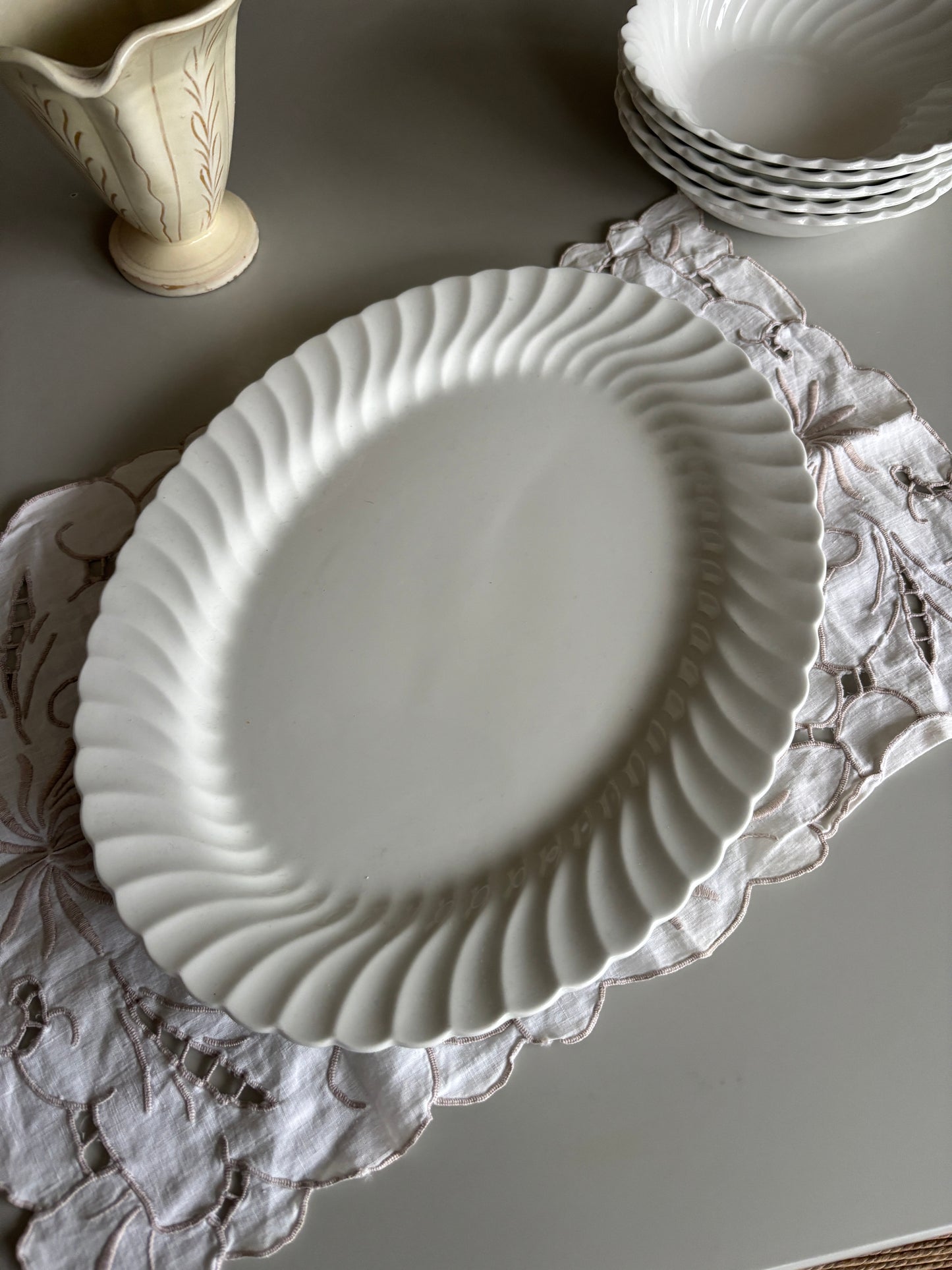 Snowhite fad med swirl kant