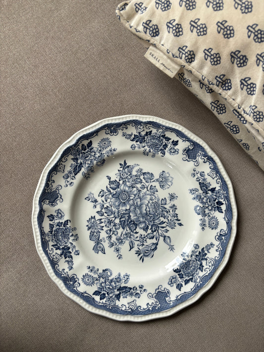 Engelsk platte med blå blomster