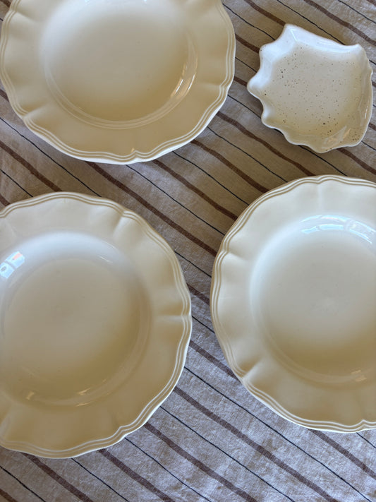 Dybe franske tallerkner