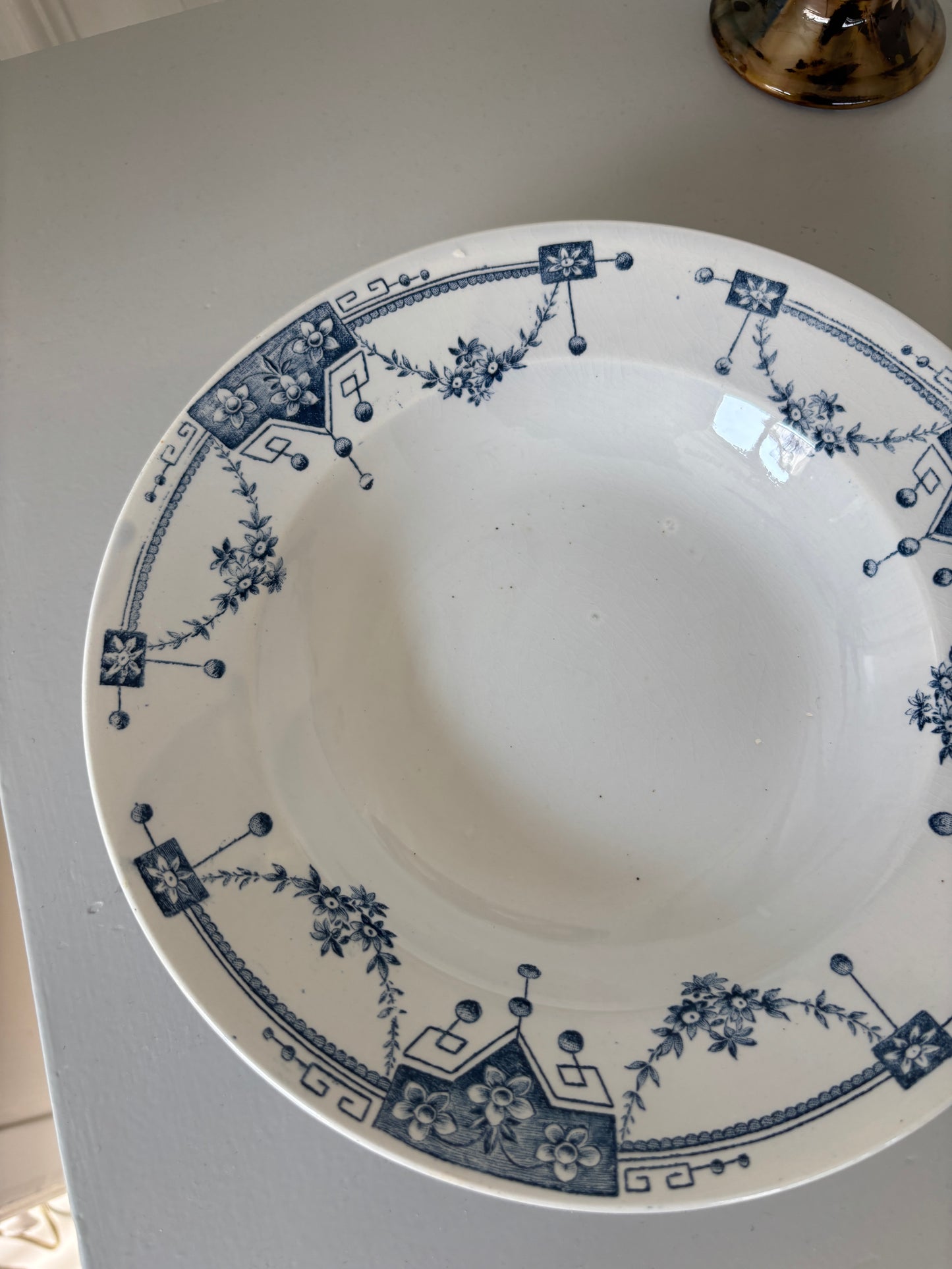Dyb tallerken med blå motiv