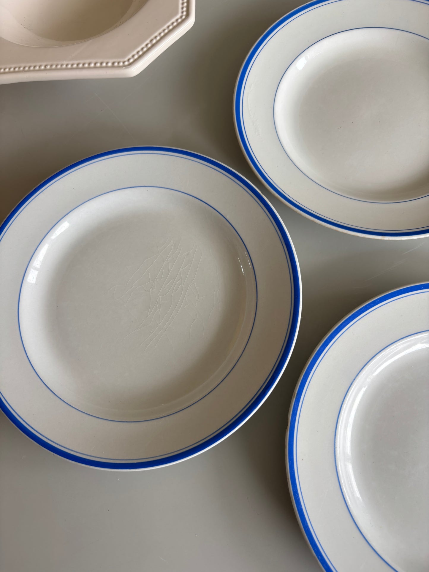 Frokost tallerkner med blå kant
