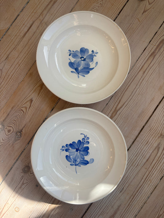 Dybe tallerkner mee blå blomst