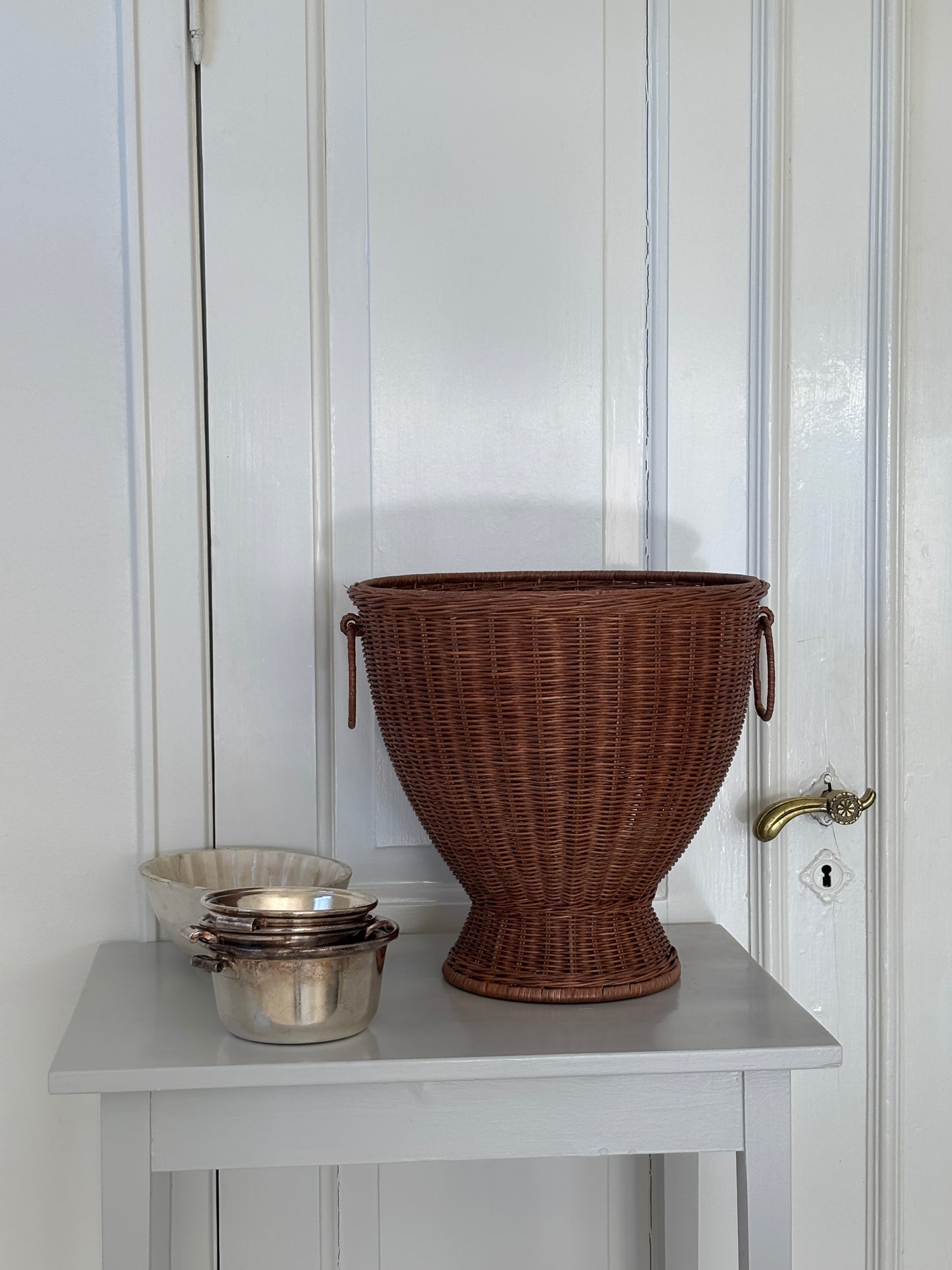 Stort brun rattan vase