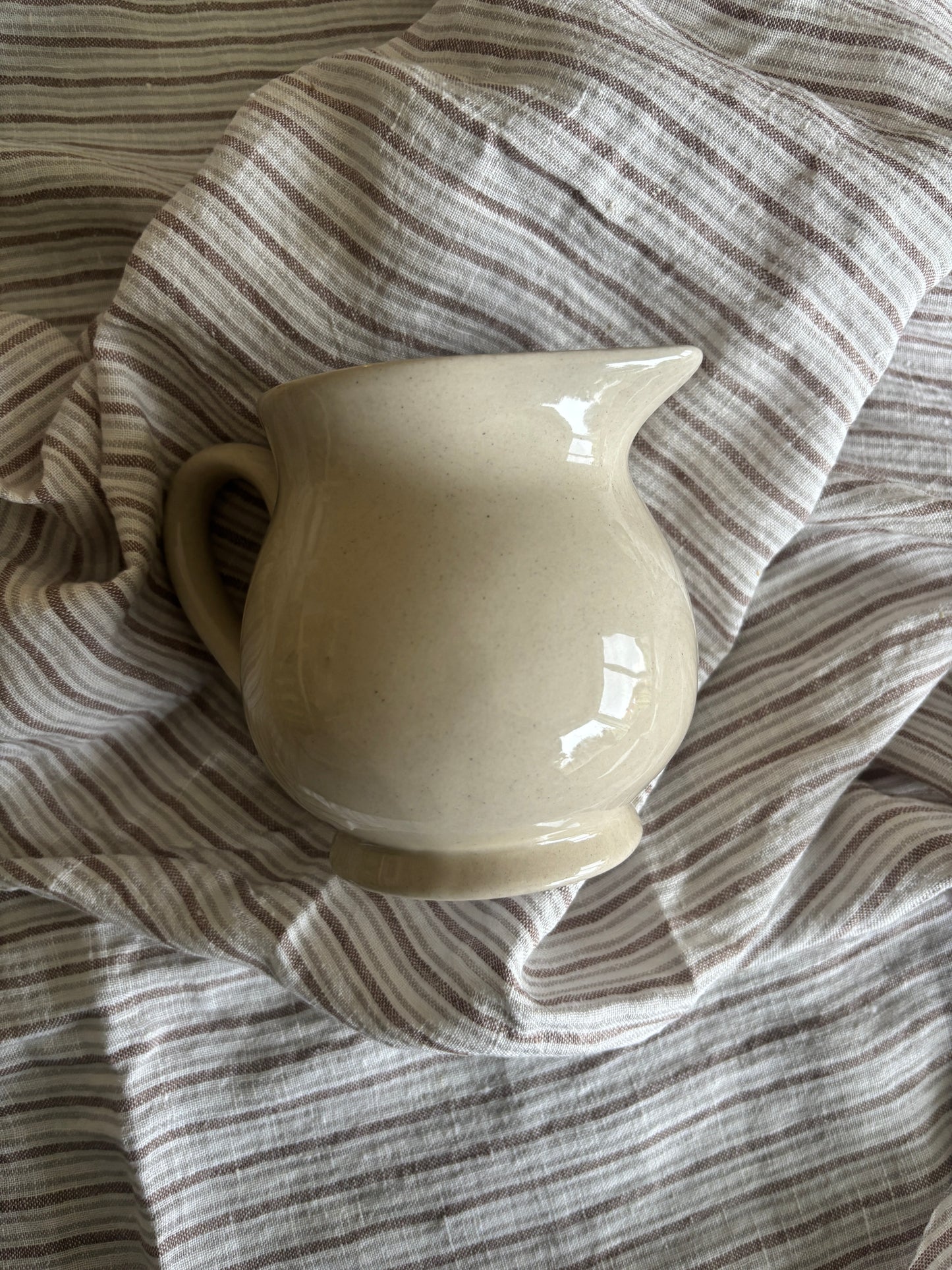 Cremefarvet mælkekande