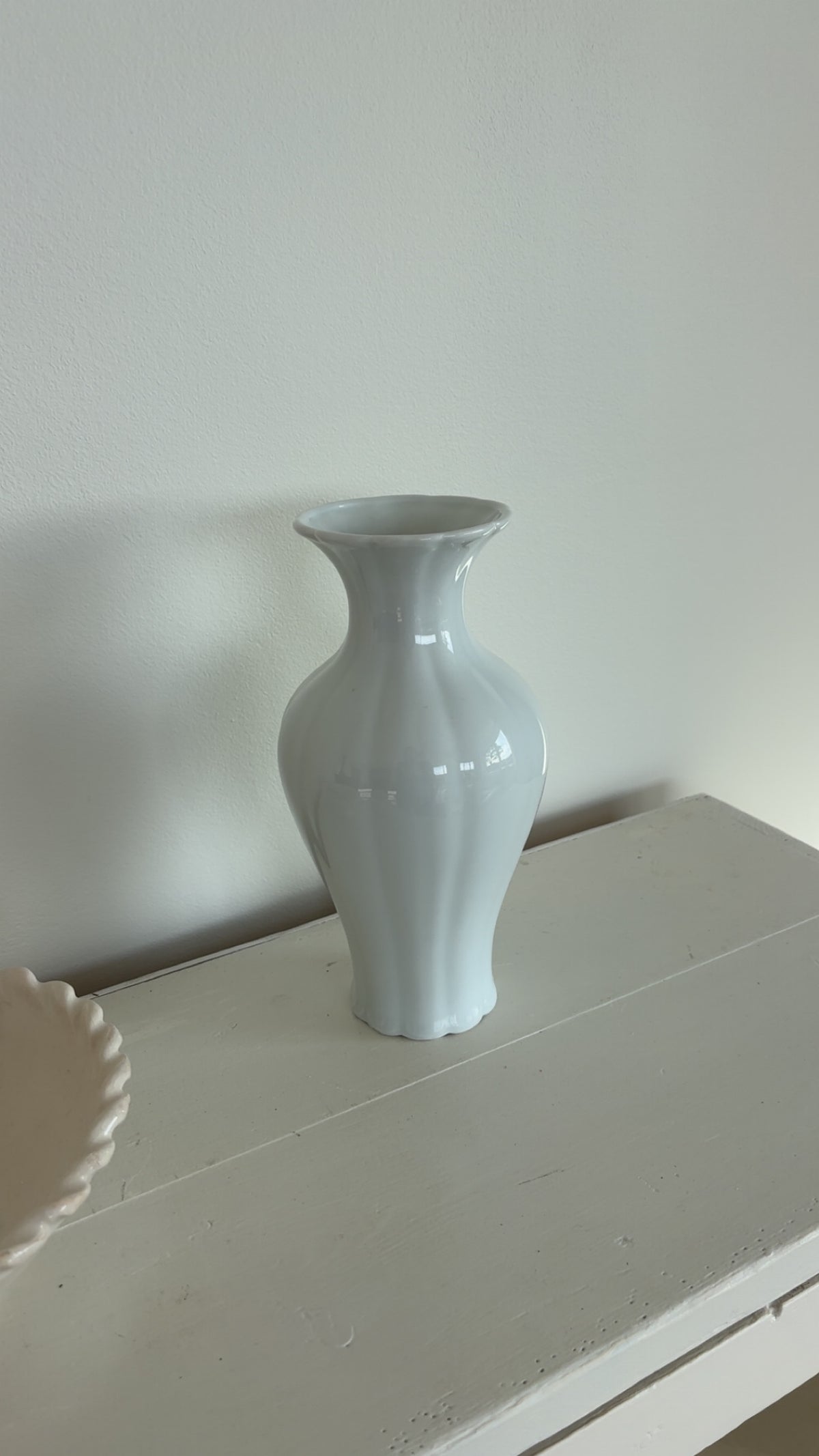 Enkelt hvid vase