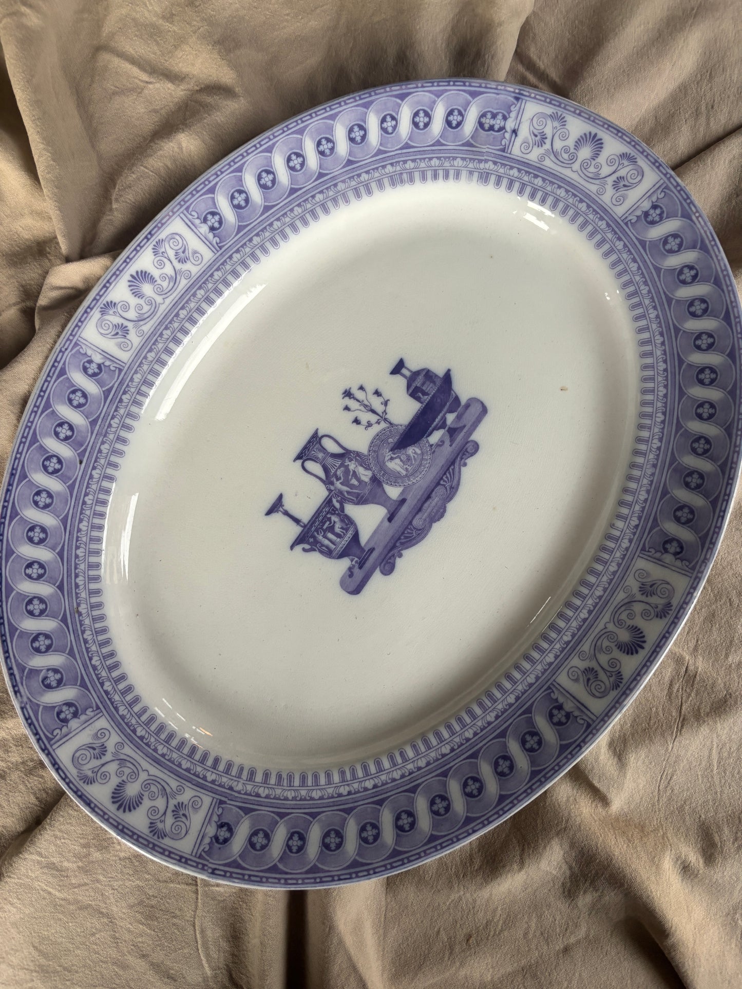 Stort vintage fad med lilla motiv