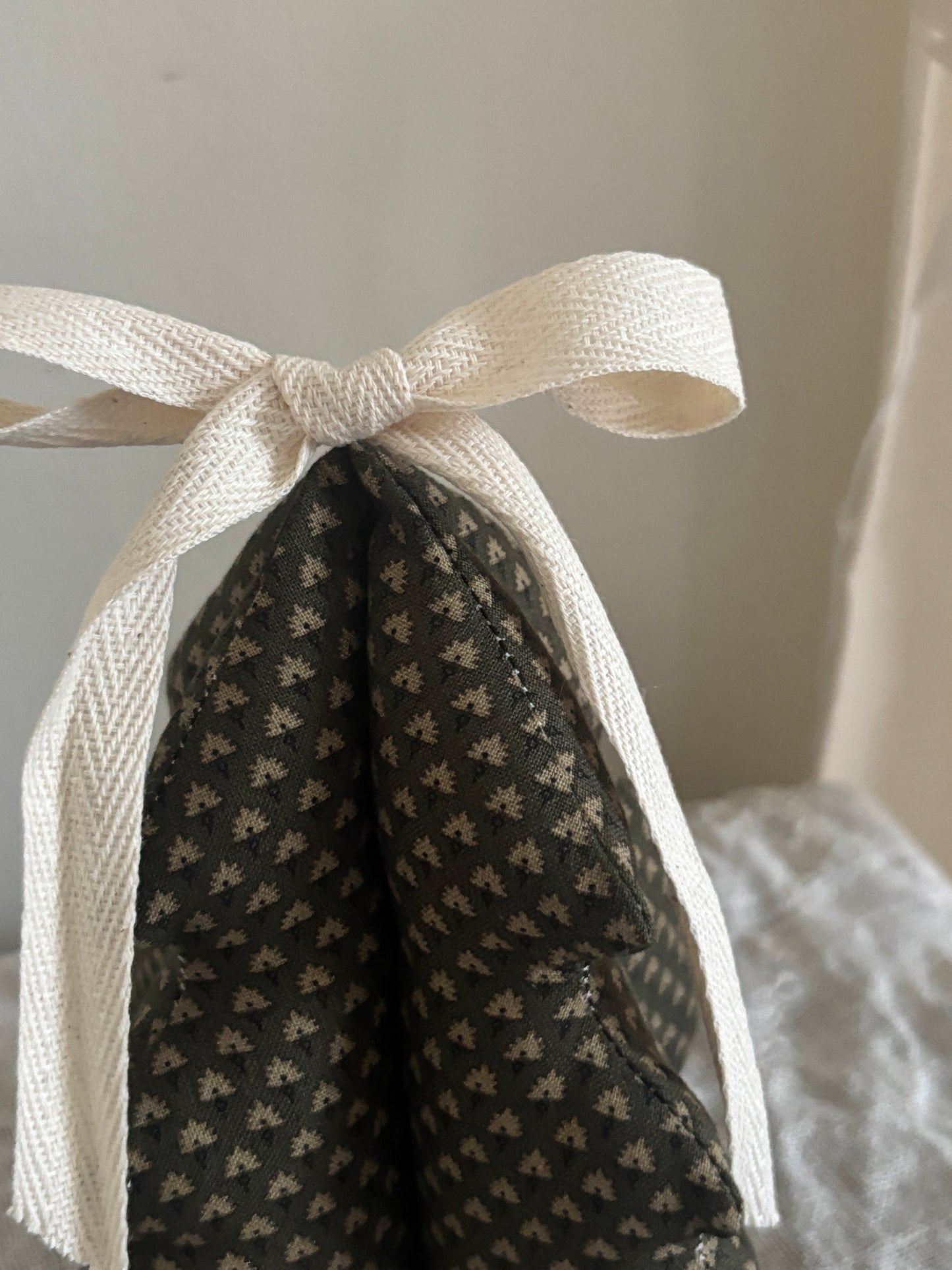 Håndlavet juletræ, brun