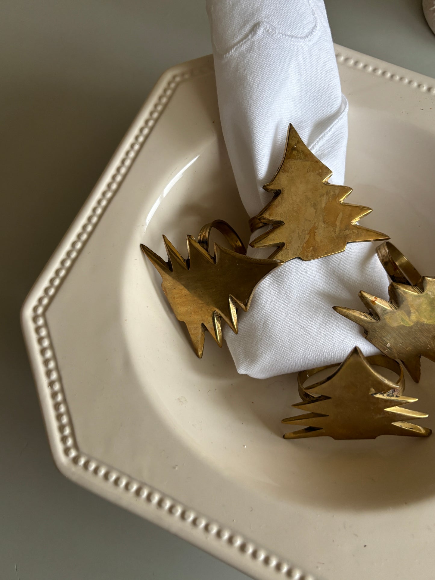 Serviet ringe i messing