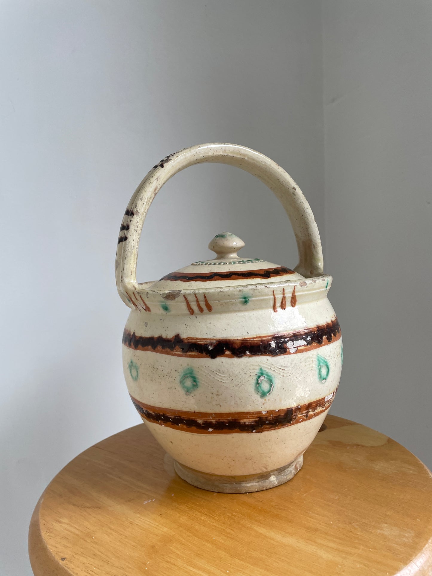 Gammel barselskrukke i keramik