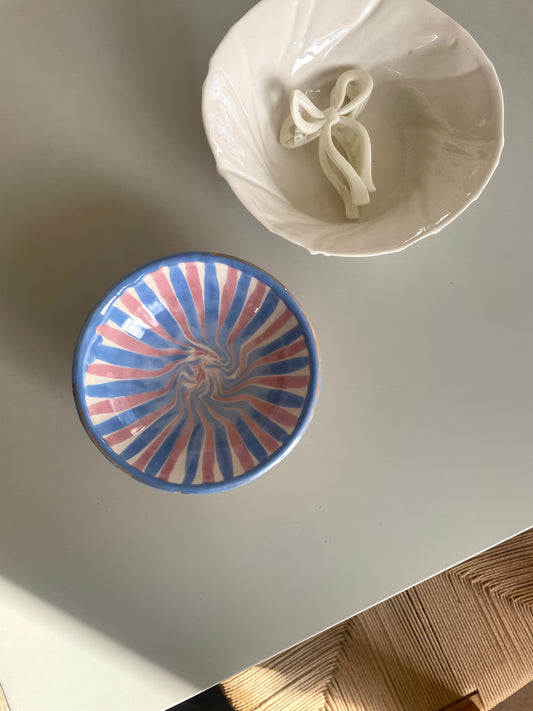 Keramik skål med fineste striber