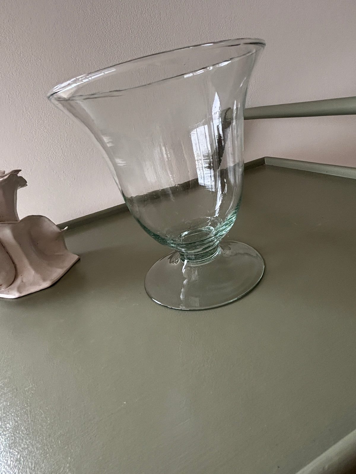 Glasvase på fod