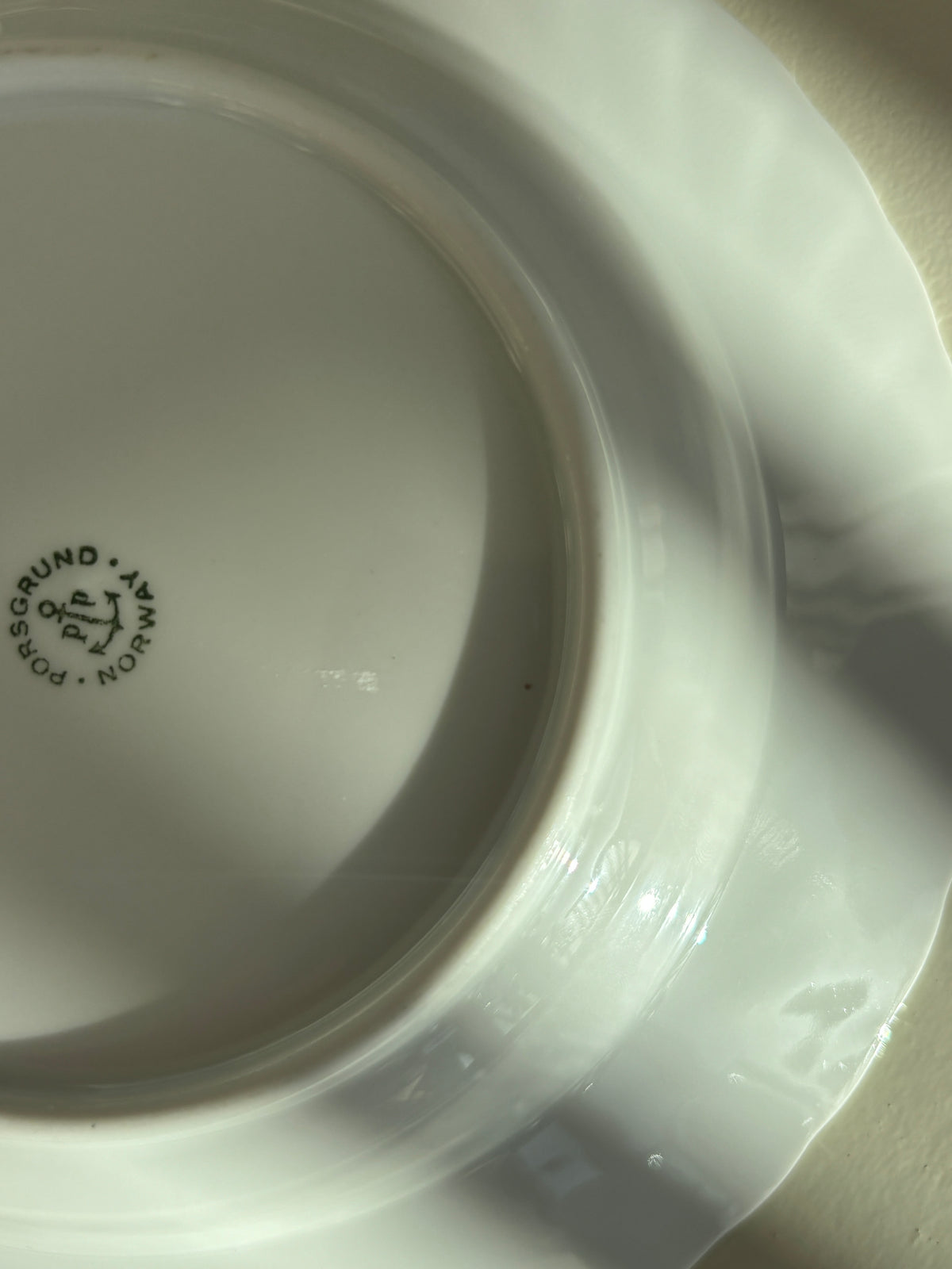 Norske dybe tallerkner med swirl