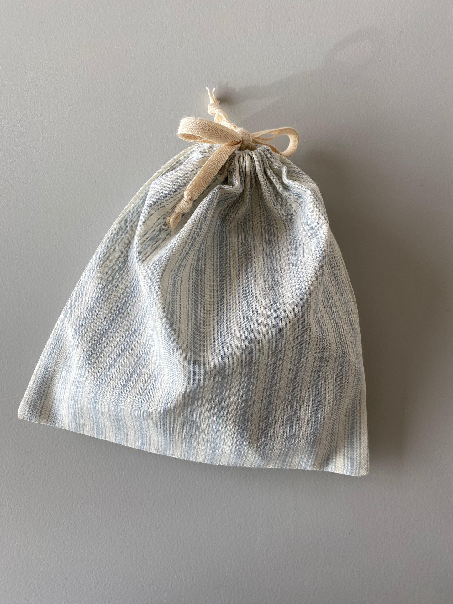 Håndlavet stofpose stribet hvid/blå