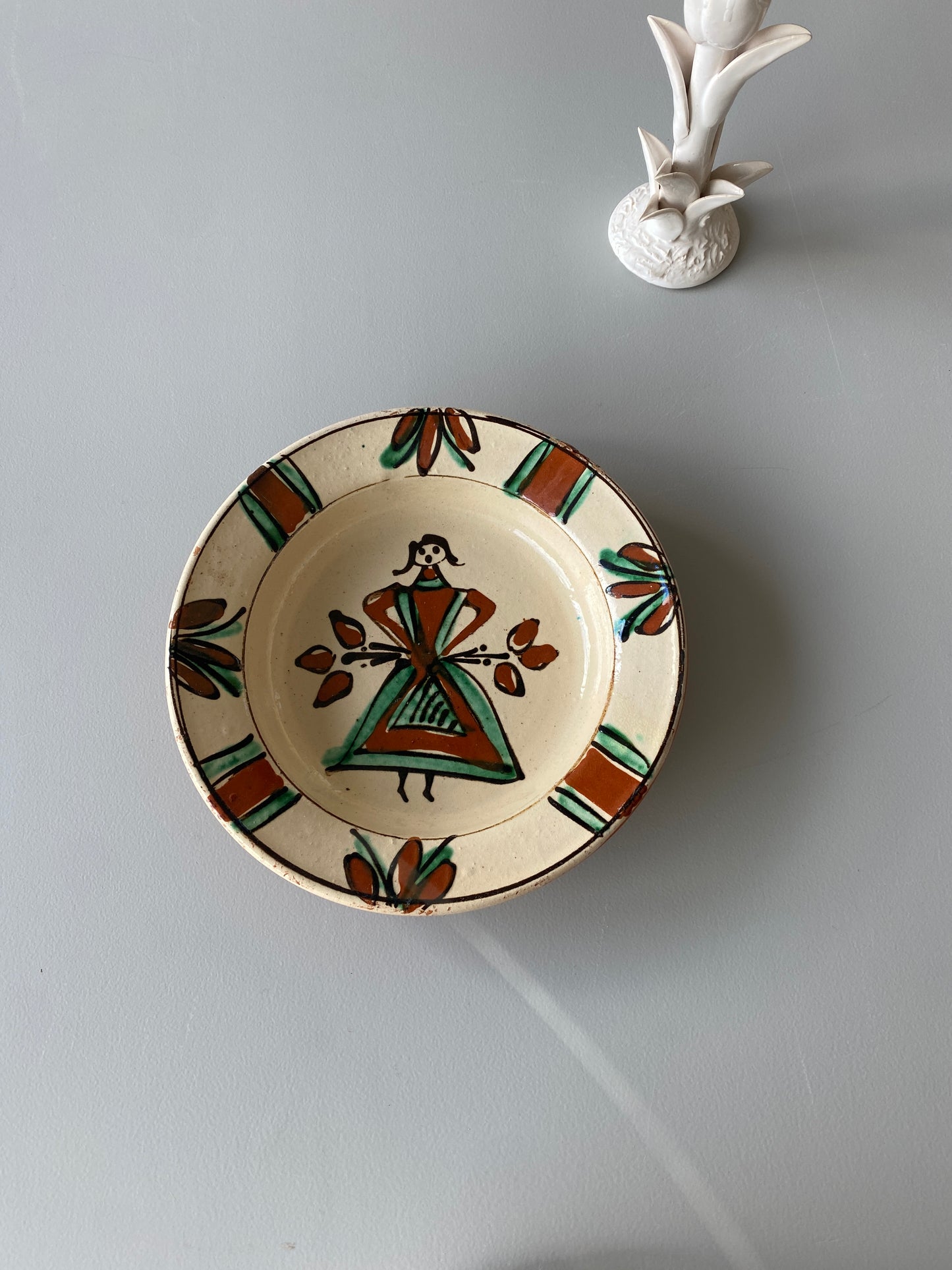 Keramik platte med dame